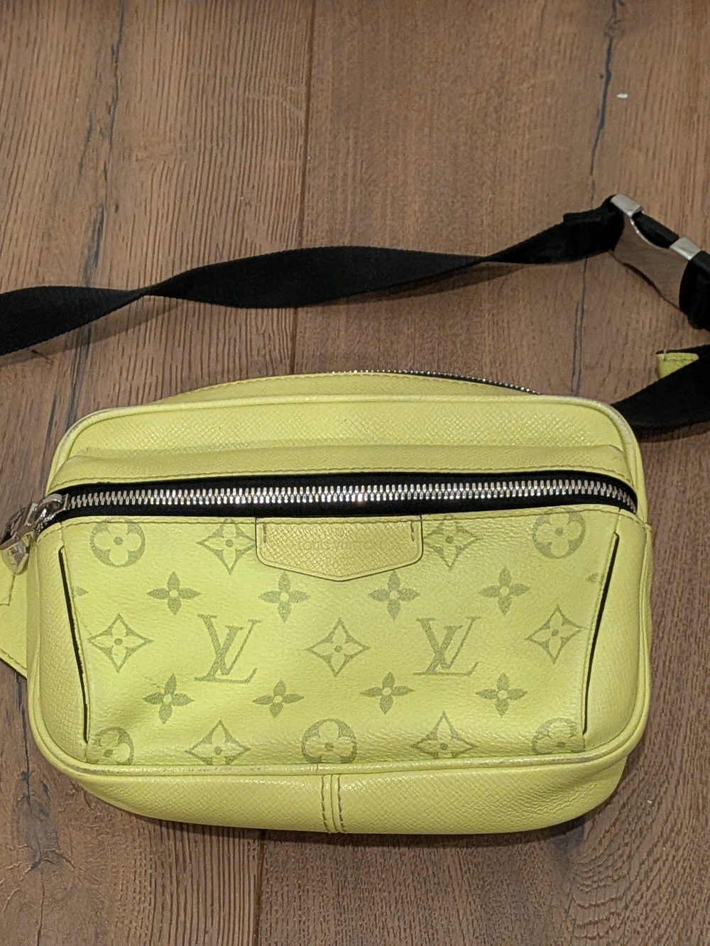 Authentic Louis Vuitton Taigarama bum bag
